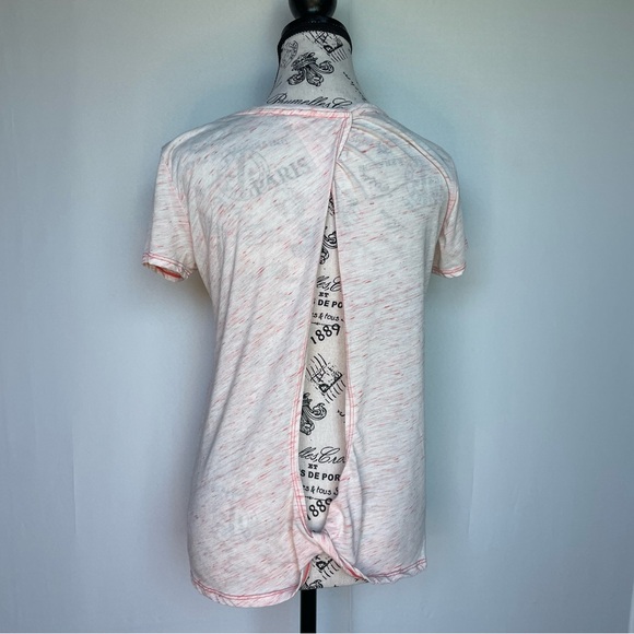 Beyond Yoga teardrop back tee in light neon berry size S small - Picture 3 of 9